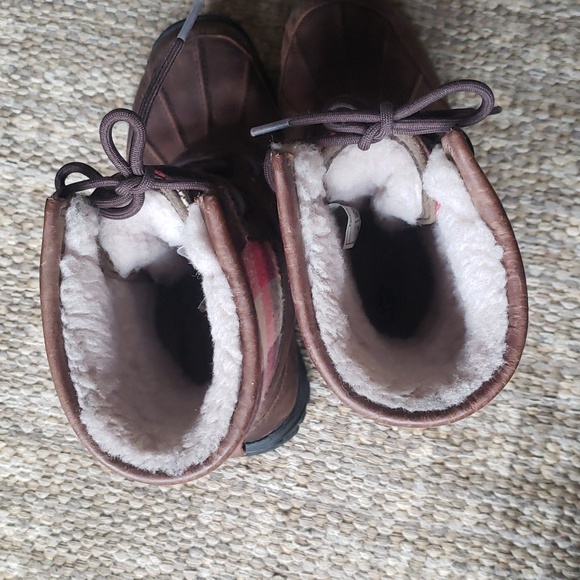 UGG waterproof boots - Picture 4 of 16